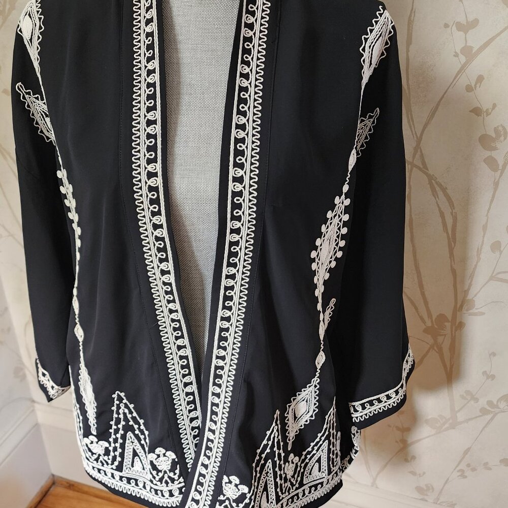CHICOS KIMONO BL WITH WHITE LINED TOP. S-M-CASUAL, DRESSY,SWIM COVERUP! Reduced
